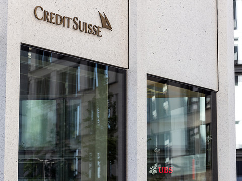 Le MPC met Credit Suisse et trois personnes en accusation
