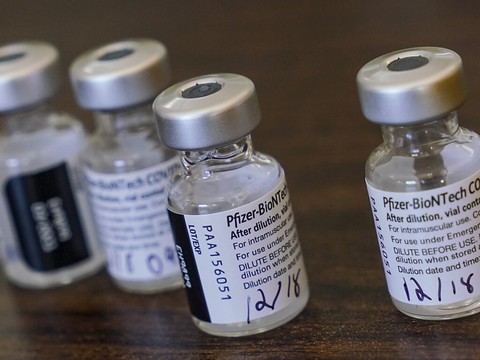 Swissmedic autorise un premier vaccin contre le coronavirus
