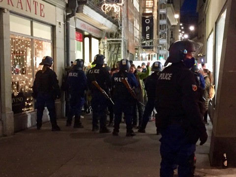 Une nouvelle manif anti-masques à Berne: la police réagit