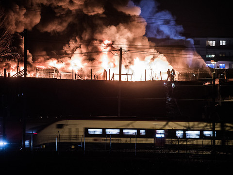 Dépôt de pneus en feu à Mendrisio