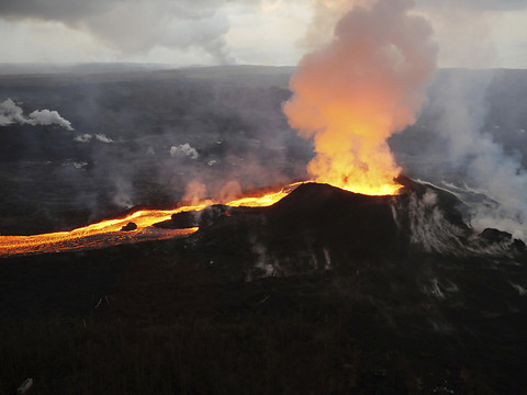Hawaï: le volcan Kilauea en éruption (institut)