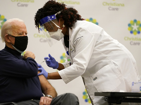 Le futur président américain Joe Biden vacciné contre le Covid-19
