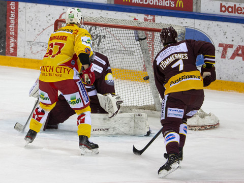 Bienne a rendu le palet insaisissable aux Vernets