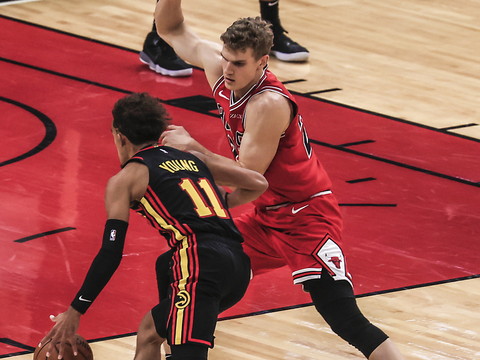 Atlanta gagne sans Clint Capela