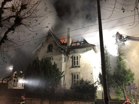 Maison inhabitée en feu à Fribourg