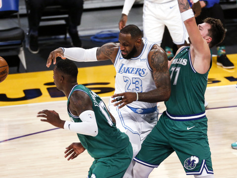 Les Lakers ouvrent leur compteur