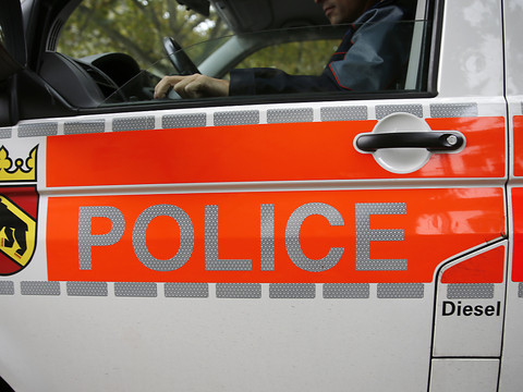 Bolligen (BE): un homme tire sur une femme et la tue