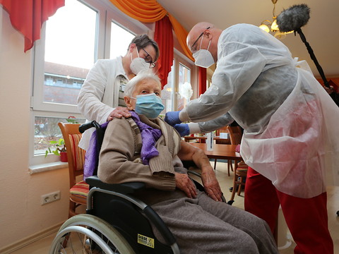L'Union européenne démarre à son tour sa campagne de vaccinations