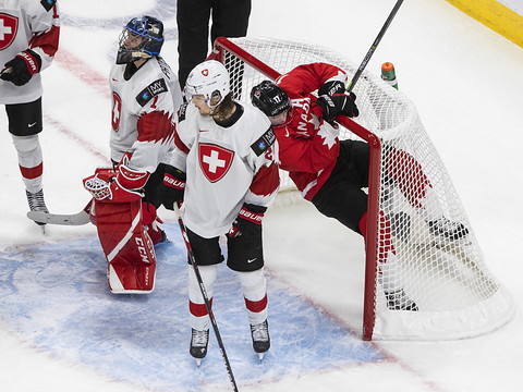 La Suisse battue 10-0 par le Canada