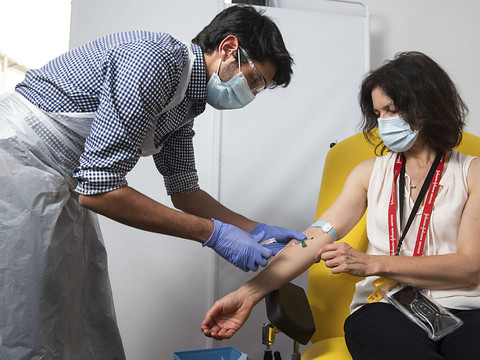 Coronavirus: le vaccin Astrazeneca/Oxford approuvé au Royaume-Uni