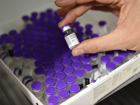 Première homologation d'urgence de l'OMS au vaccin Pfizer-BioNTech