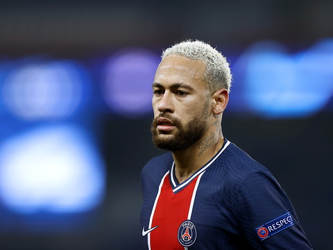 Neymar se moque des rumeurs de réveillon à 500 invités