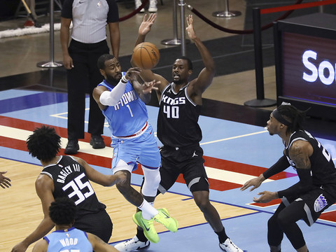Wall fait ses débuts avec les Rockets