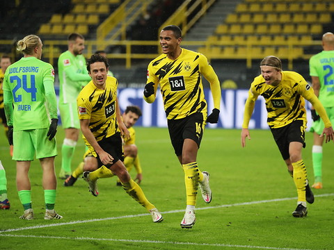 Manuel Akanji offre un succès précieux à Dortmund