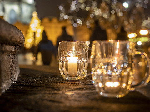Des chopes de bière à Prague pour protester contre les restrictions