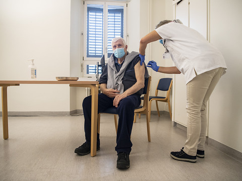 Les vaccinations ont démarré lundi dans dix cantons