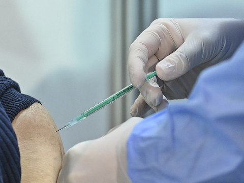 Vaccin: efficacité maximale non garantie si la 2e injection est retardée