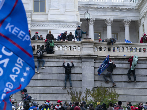 Jour de chaos à Washington: des pro-Trump envahissent le Capitole