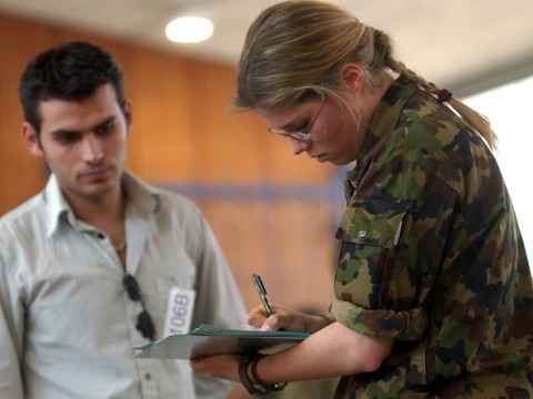 Le service militaire débute à la maison pour la moitié des recrues