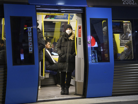 La Suède adopte une nouvelle loi pour lutter contre le Covid-19