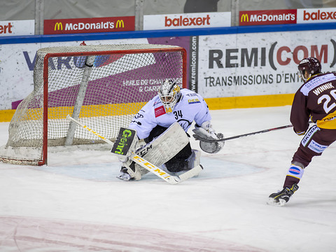 Fribourg battu par le leader, Genève encore victorieux