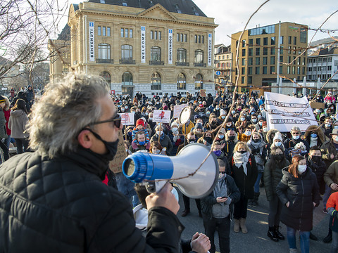 Neuchâtel: plus de 500 personnes manifestent pour les restaurateurs