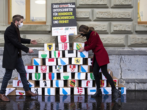Quelque 142'800 signatures contre la loi sur le terrorisme