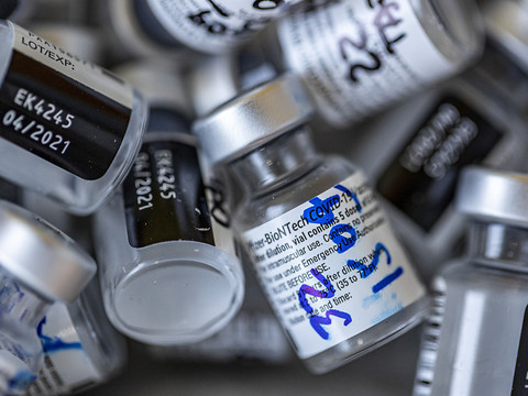 Retards de livraison du vaccin Pfizer en Europe pour 3 à 4 semaines