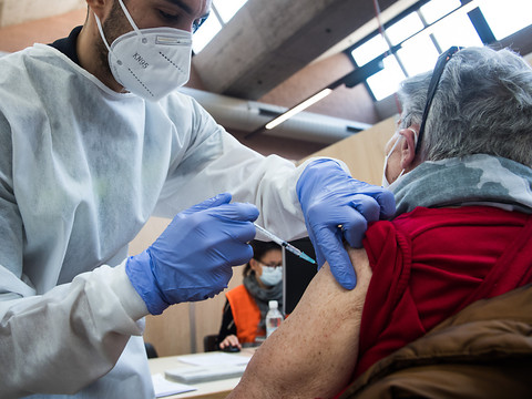 Sondage: le vaccin remonte dans l'estime de la population