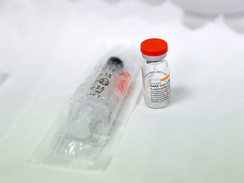 Les vaccins d'AstraZeneca et CoronaVac approuvés
