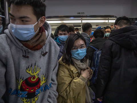 Pandémie: la Chine et l'OMS auraient pu agir plus vite et plus fort
