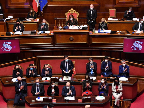 Le gouvernement Conte obtient la confiance du Sénat