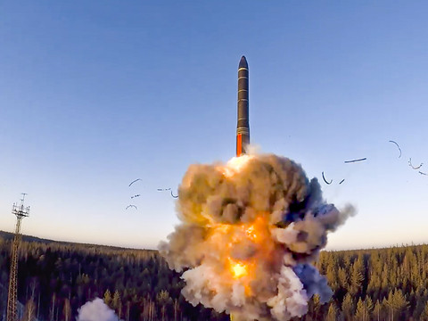 Armes nucléaires: traité d'interdiction en vigueur sans la Suisse