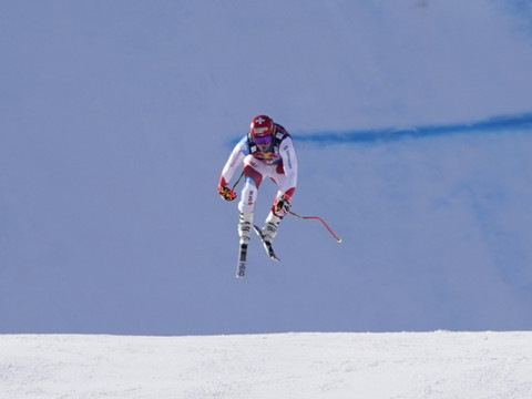 Beat Feuz dompte enfin la Streif