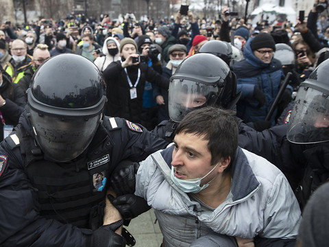Le Kremlin minimise la portée des manifestations