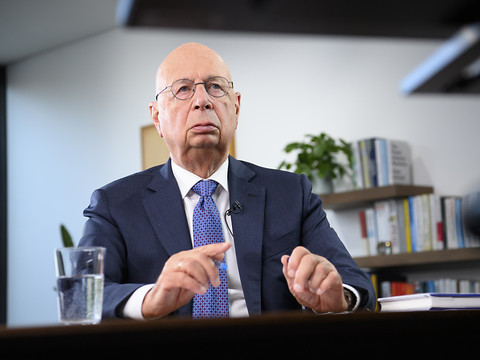 De nouvelles directions pour l'économie et la société K.Schwab)