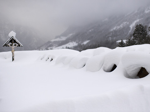 La neige perturbe les trafics routier et ferroviaire