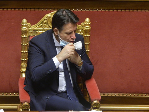 Italie: en quête d'une nouvelle majorité, le Premier ministre démissionnera mardi