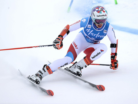 Michelle Gisin remporte la première manche du géant de Kronplatz