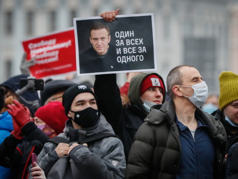 La police perquisitionne des appartements de la famille Navalny