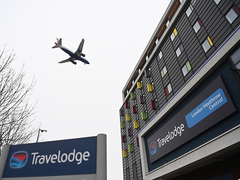 Londres impose une quarantaine à l'hôtel pour les arrivées