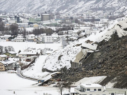 Eboulement en amont d'une carrière et évacuations en Valais