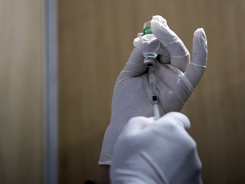 Le régulateur européen approuve le vaccin AstraZeneca dès 18 ans