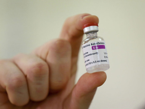 Retards de vaccins: Berlin menace de lancer des actions en justice