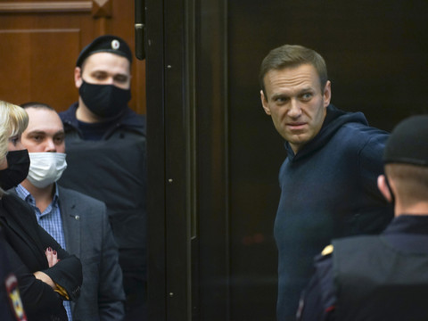 Navalny envoyé en prison pour près de trois ans