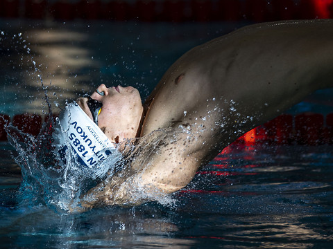 Record de Suisse pour Mityukov sur 100 m dos