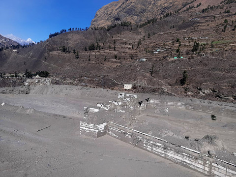 Rupture d'un glacier dans l'Himalaya: trois morts et 150 disparus