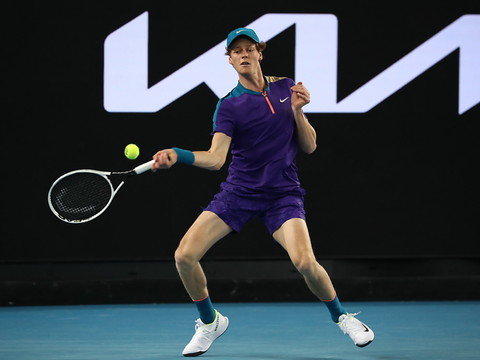 Sinner battu en cinq sets par Shapovalov
