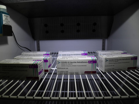 Astrazeneca s'associe à IDT Biologika pour produire plus de vaccins