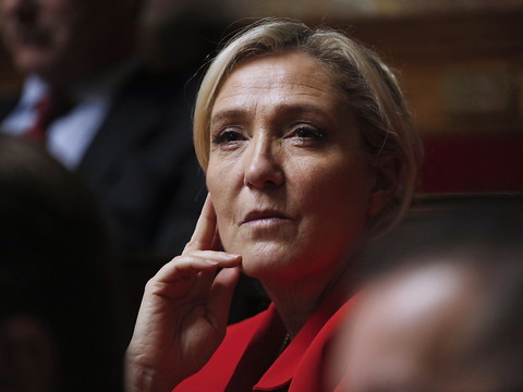 Procès: Marine Le Pen défend sa 